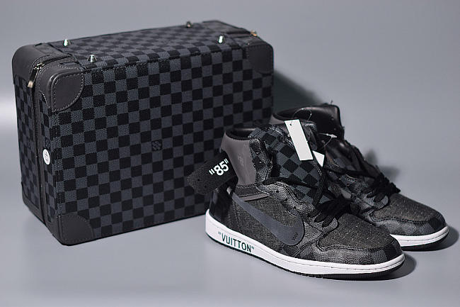 Louis Vuitton x Air Jordan 1 Pinnacle J04CY5 - 1