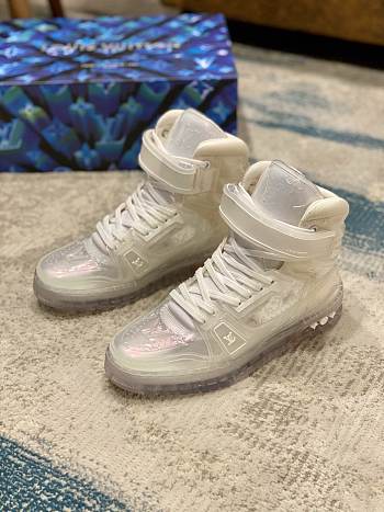 LV TRAINER SNEAKER 