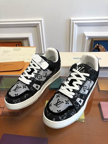 LV Trainer Black