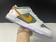 Nike Dunk Low NY vs. NY DN2489-300 - 2