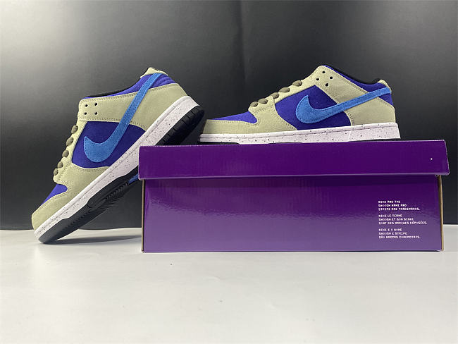 Nike Dunk Low SB Celadon BQ6817-301 - 1