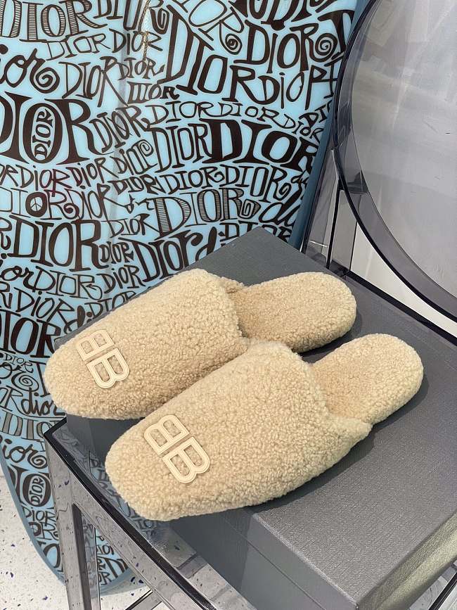 Balenciaga Wool Drag - 1
