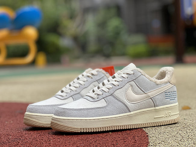 AIR FORCE 1 '07 LV8light khaki DO7195-012 - 1