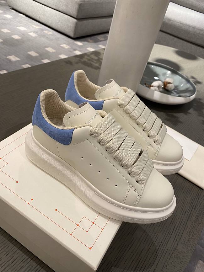 Alexander McQueen 007 - 1