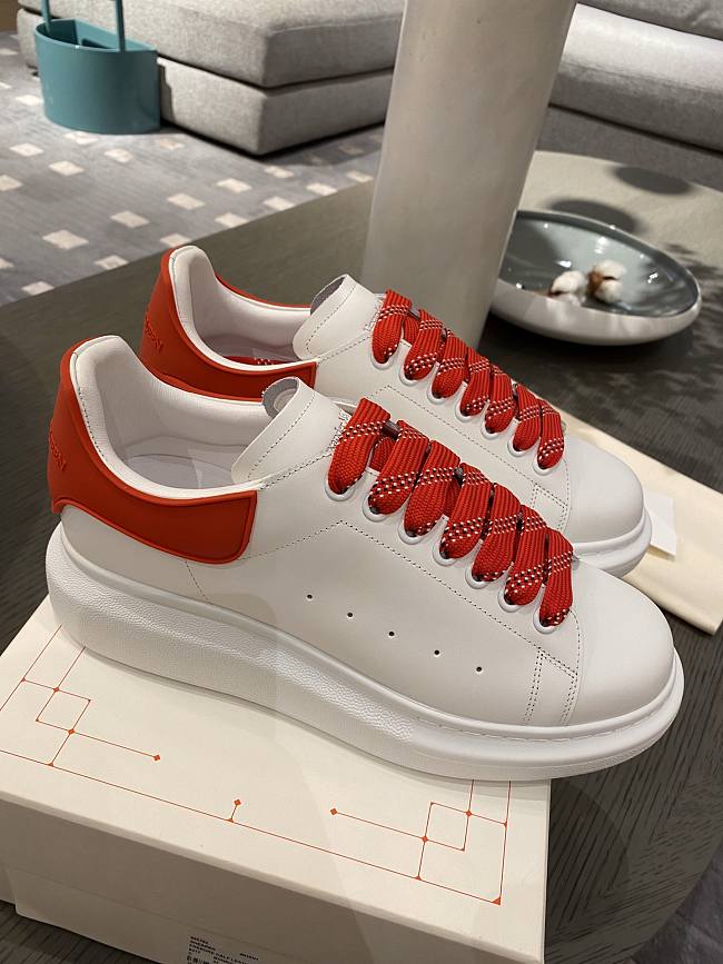 Alexander McQueen 009 - 1