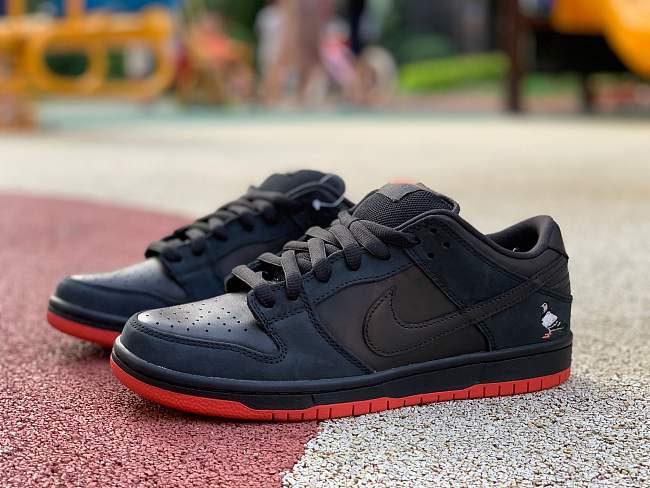Nike SB Dunk Low Black Pigeon 883232-008 - 1
