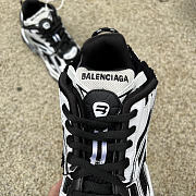 Balenciaga Runner White Black White 677403W3RB29010 - 3