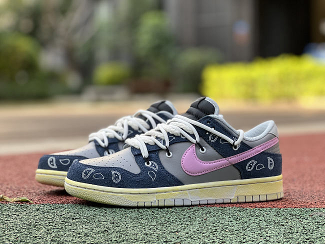 Vintage pattern - cashew nut flower. Travis Scott x Nike SB Dunk Low dh7913-001 - 1