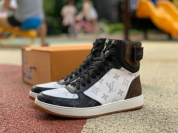  Louis Vuitton LV RIVOLI Sneaker 03