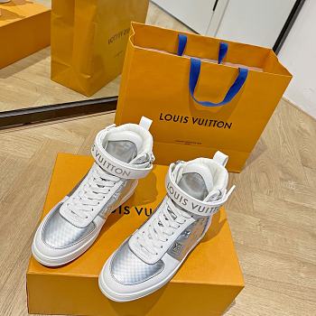 Louis Vuitton LV RIVOLI Sneaker 08