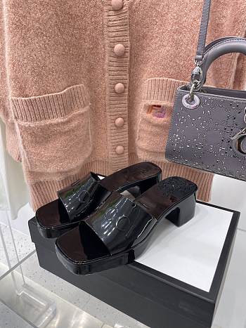 Gucci rubber slide sandal black 