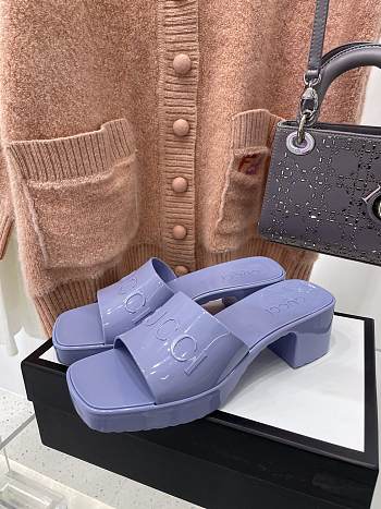 Gucci rubber slide sandal lilac