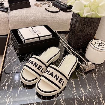 Chanel slide sandal 02