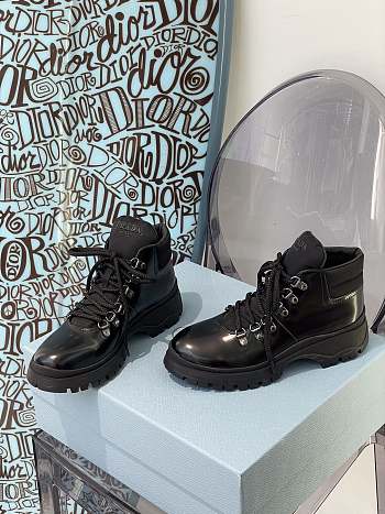Brushed leather laced booties