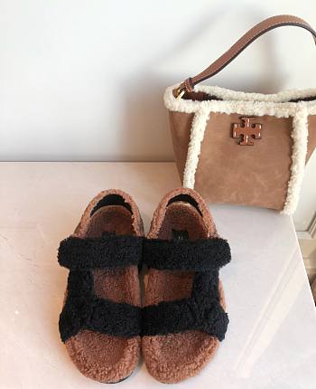 Fendi Feel Black sheepskin sandals