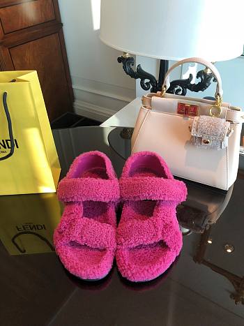 Fendi Feel Black sheepskin sandals 02