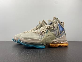 Nike Lebron 19 Minneapolis Lakers  DC9341-200/DC9339-200