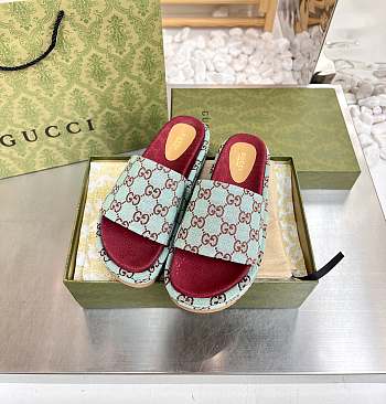 Women's platform slide sandal