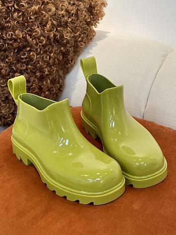 Bottega Veneta Stride 09
