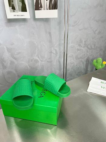 BOTTEGA VENETA Rubber Carpet Slides 02