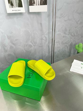 BOTTEGA VENETA Rubber Carpet Slides 03