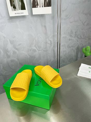 BOTTEGA VENETA Rubber Carpet Slides 05