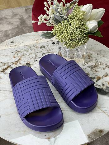 BOTTEGA VENETA Rubber Carpet Slides 07