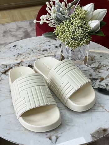 BOTTEGA VENETA Rubber Carpet Slides 08
