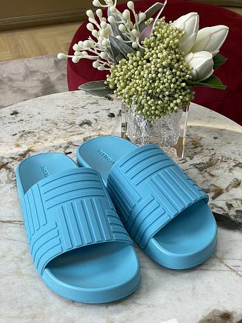 BOTTEGA VENETA Rubber Carpet Slides 09