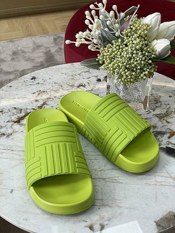 BOTTEGA VENETA Rubber Carpet Slides 10