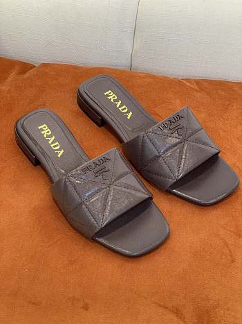 Quilted nappa leather sabots 01