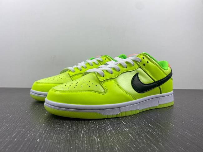 Nike Dunk Low “Glow in the Dark” FJ4610-702 - 1