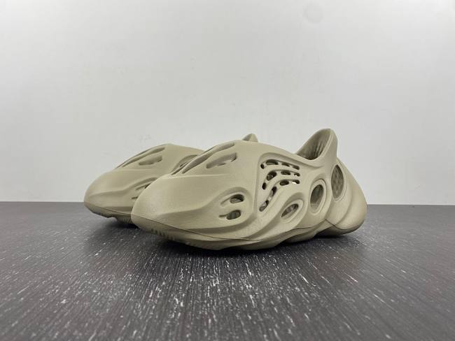 adidas Yeezy Foam RNR Stone Salt GV6840 - 1