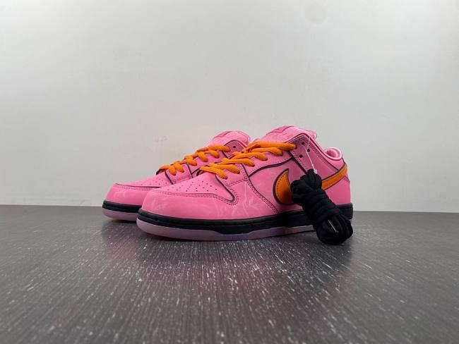 	 The Powerpuff Girls x Nike SB Dunk Low “Blossom” FD2631-600 - 1