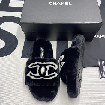 	 Chanel Fur Slipper