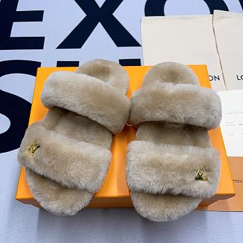 	 Louis Vuitton Fur Slipper
