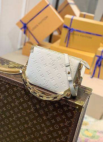 Louis Vuitton Coussin Handbags-26x20x12CM - 1