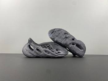 YEEZY FOAM RUNNER MX 