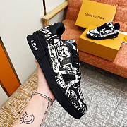 LV Trainer Comic Motifs Black White - 2