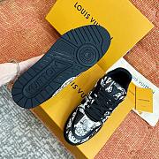 LV Trainer Comic Motifs Black White - 5