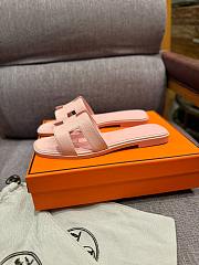 Hermes Oran Sandal Rose Pale Epsome Leather - H202272Z - 3