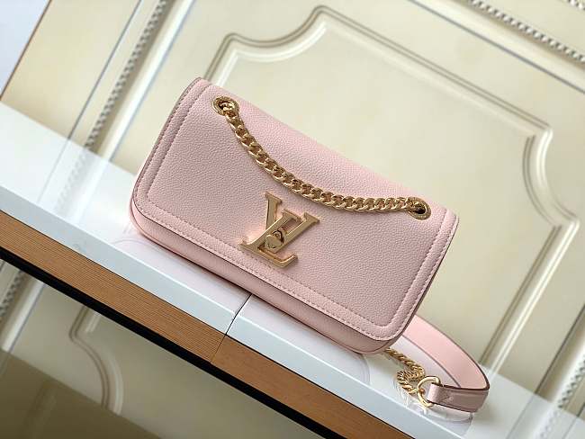 LV LockMe Chain Bag East West - 23,5 *14*6 cm  - 1