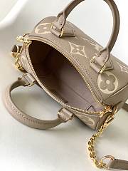 Louis Vuitton LV Speedy Bandoulière 20 beige   Size 20.5 x 13.5 x 12 cm - 2