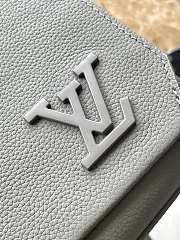 Men bag LV small messenger bag Military Green   M25125 Size: 22 × 16.5 × 7 cm - 4