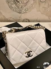 Chanel22P armpit bag Lambskin white wide chain - 1