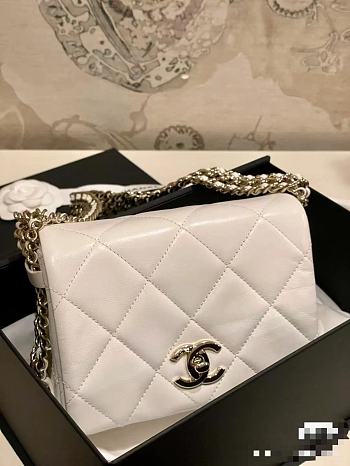 Chanel22P armpit bag Lambskin white wide chain