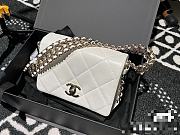 Chanel22P armpit bag Lambskin white wide chain - 5