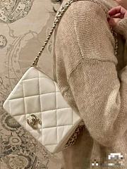 Chanel22P armpit bag Lambskin white wide chain - 4
