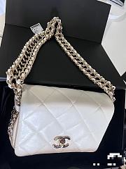 Chanel22P armpit bag Lambskin white wide chain - 3