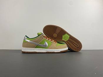 Nike SB Dunk Low “Escargot”  - FQ7585-200